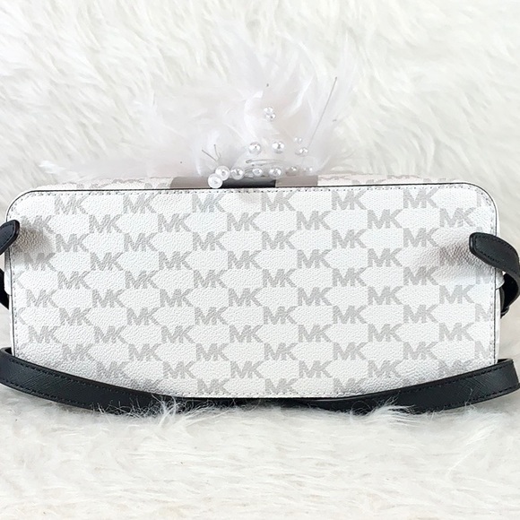 🖤 New Michael Kors 🖤Cindy Backpack Center - Picture 7 of 9